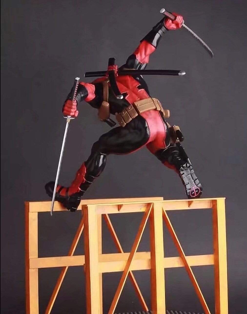 Grande Figurine Deadpool Tresor Otaku